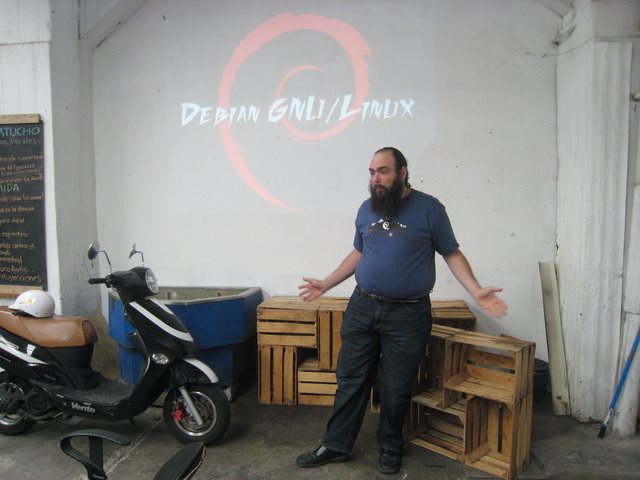 During my "how to contribute with Debian" talk at Rancho Electrónico During my "how to contribute with Debian" talk at Rancho Electrónico