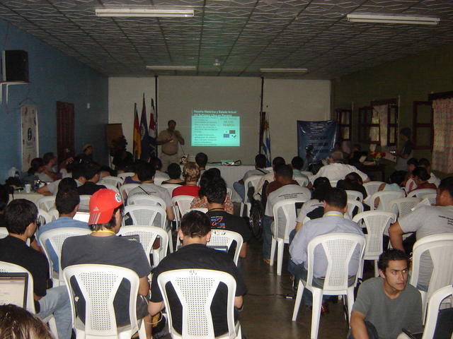 Mauro, presenting the Panamá Free Software communities