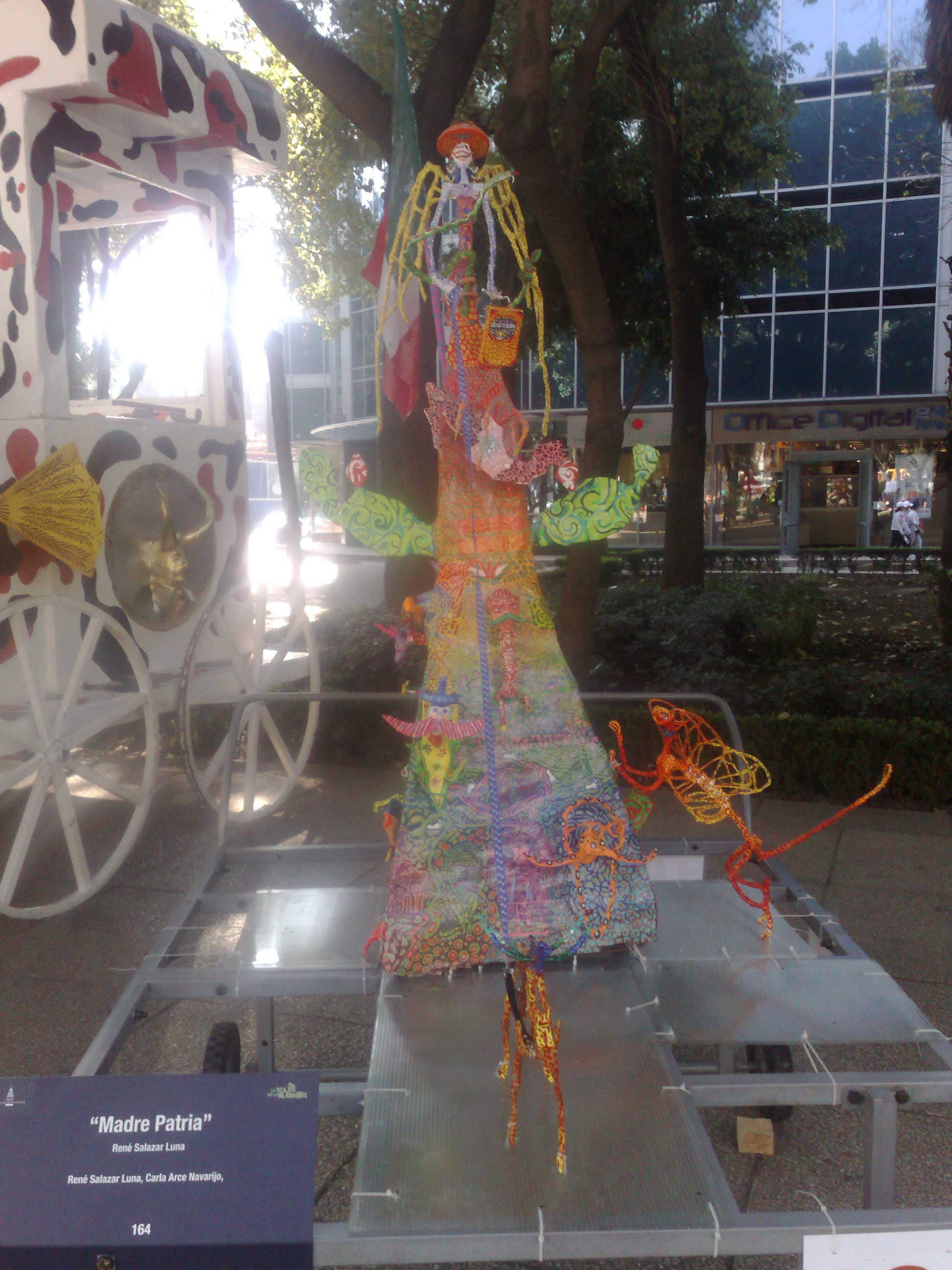 Macro-alebrijes in Reforma (2010-10-24) Macro-alebrijes in Reforma (2010-10-24)