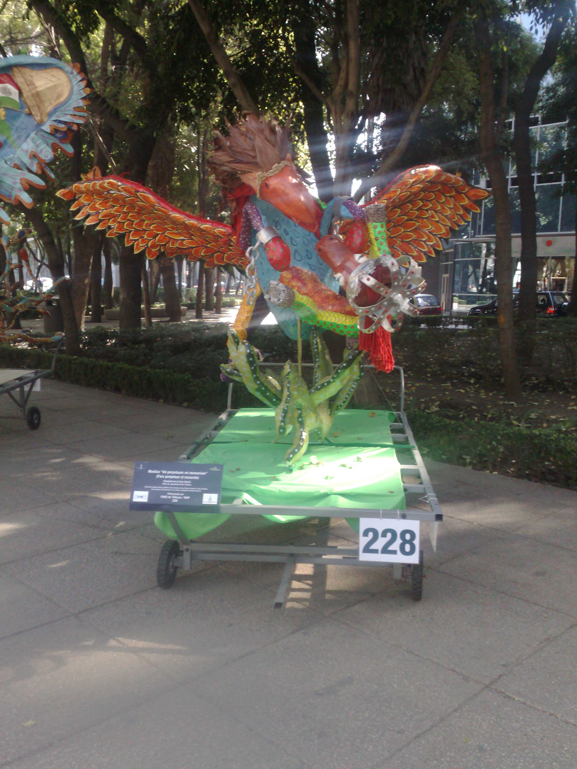 Macro-alebrijes in Reforma (2010-10-24) Macro-alebrijes in Reforma (2010-10-24)