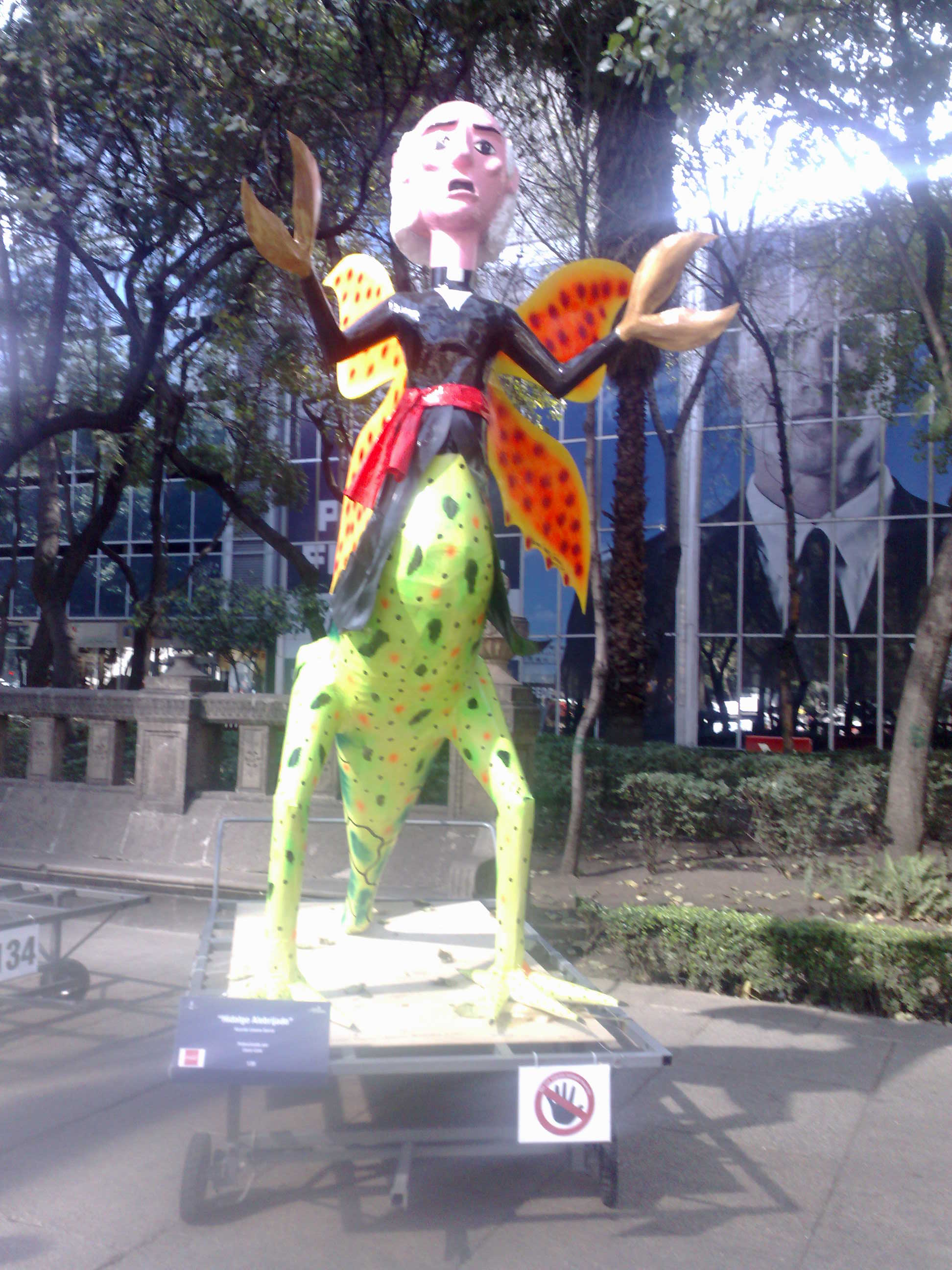 Macro-alebrijes in Reforma (2010-10-24) Macro-alebrijes in Reforma (2010-10-24)
