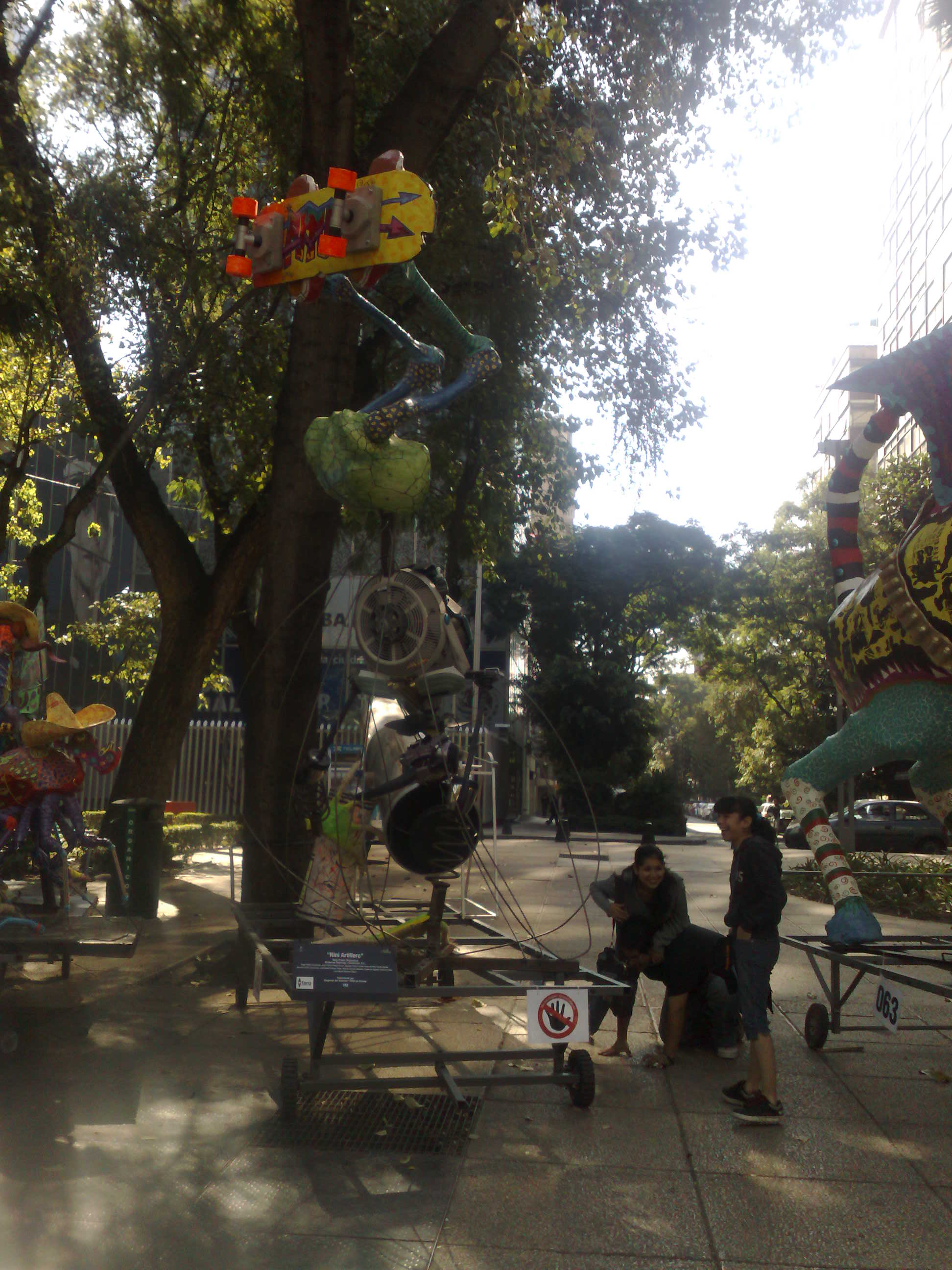 Macro-alebrijes in Reforma (2010-10-24) Macro-alebrijes in Reforma (2010-10-24)
