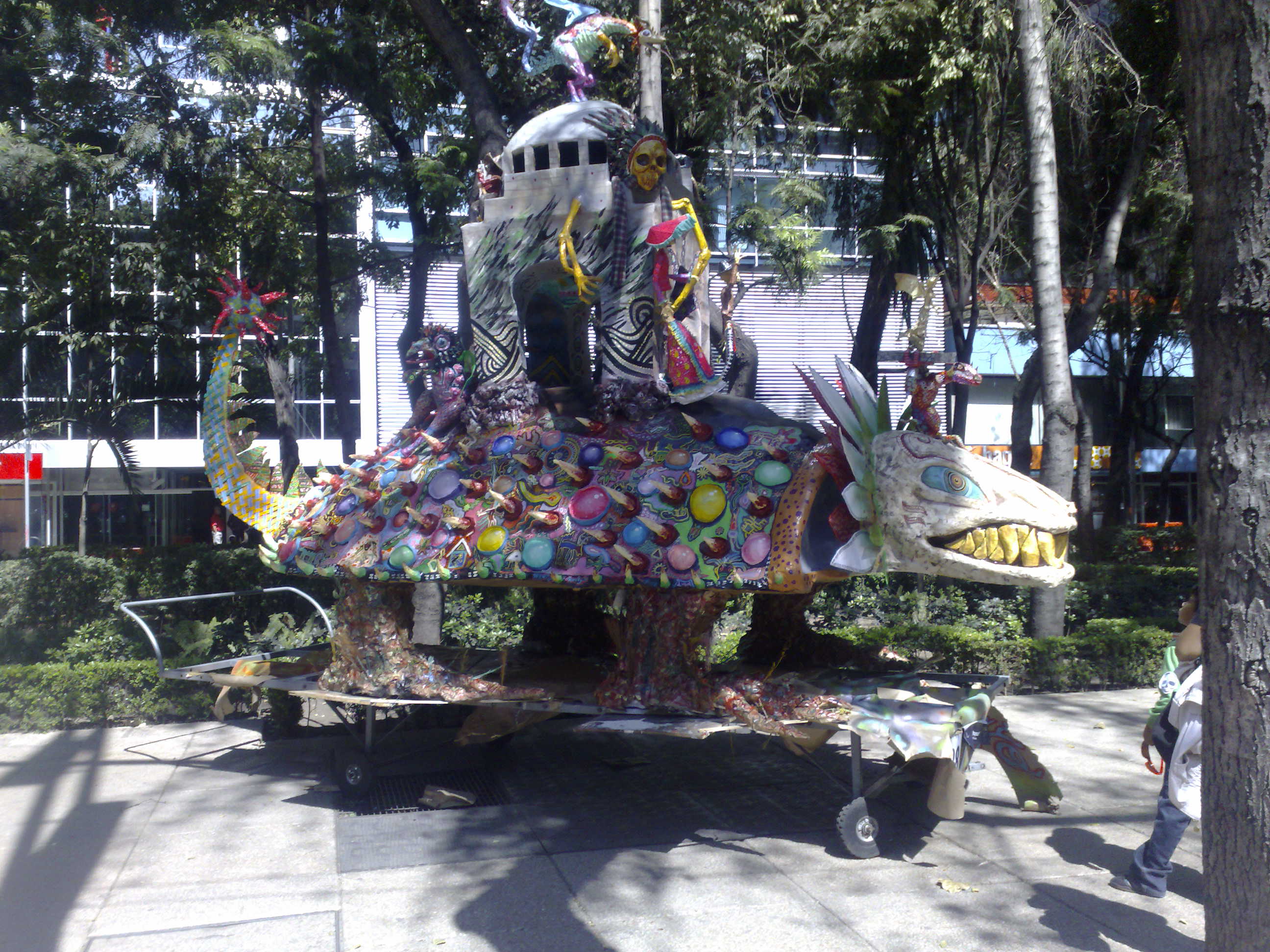 Macro-alebrijes in Reforma (2010-10-24) Macro-alebrijes in Reforma (2010-10-24)